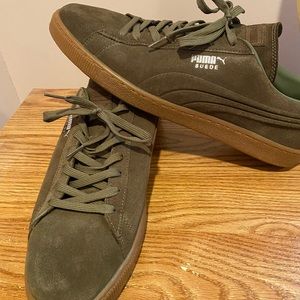 Puma suede mens size 14. Forest green, gum sole lightly worn.